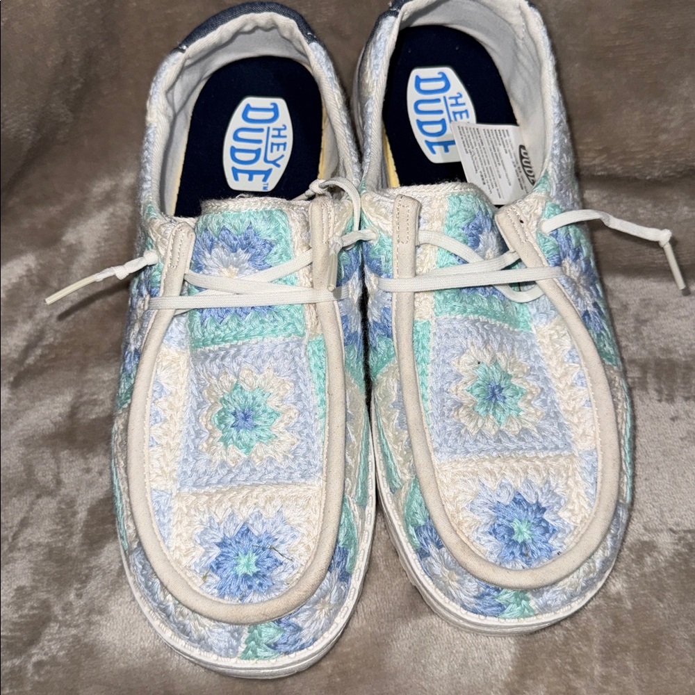 Hey Dude Womens Size W10, Wendy Crochet shoe collection, very cute! - Picture 6 of 7